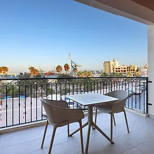 Apartment Gem Beachfront With Amazing Bay And Sea Views, Birzebbuga